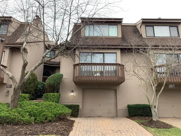 21 Clubside Dr, Woodmere, NY 11598