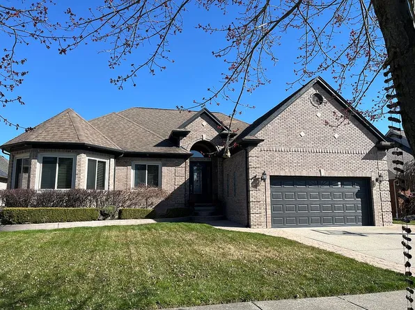 17361 Augusta Dr, Macomb, MI 48042