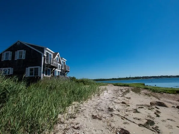 17 Turner Ave, Fairhaven, MA 02719