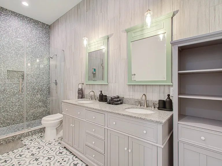 410 James St — Photo 19