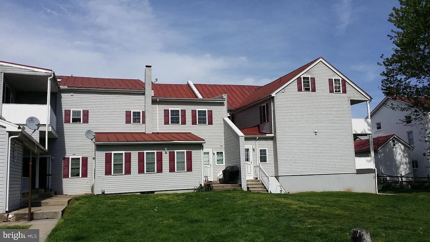 3 bed, 1.0 bath, 1325 sqft, $1,400 — Photo 2