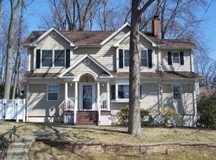 21 Lake Dr W, Wayne, NJ 07470