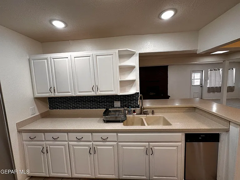 1516 Elmhurst Dr — Photo 14