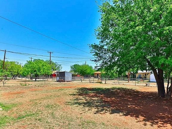 4th image of 733 S Crockett Dr #1
