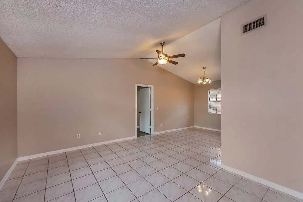 4 bed, 2.0 bath, 1706 sqft, $3,445 — Photo 4