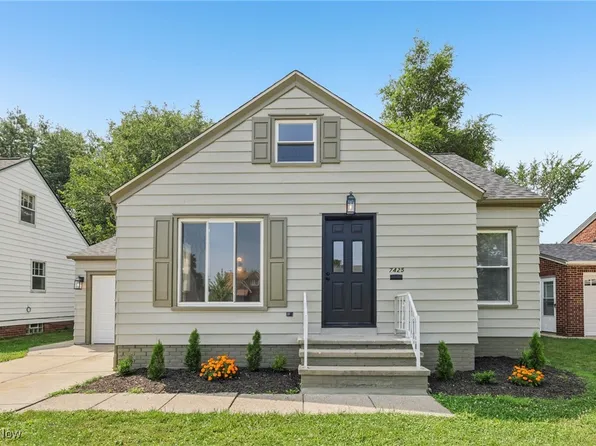 7425 Brookside Dr, Brooklyn, OH 44144