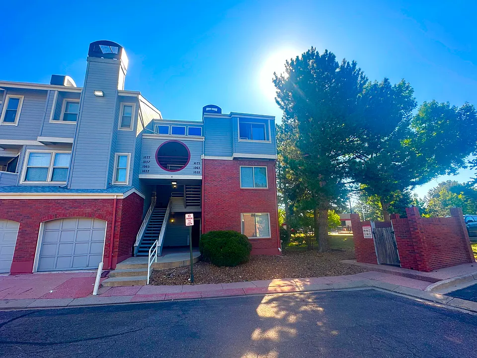1077 Acapulco Ct #90