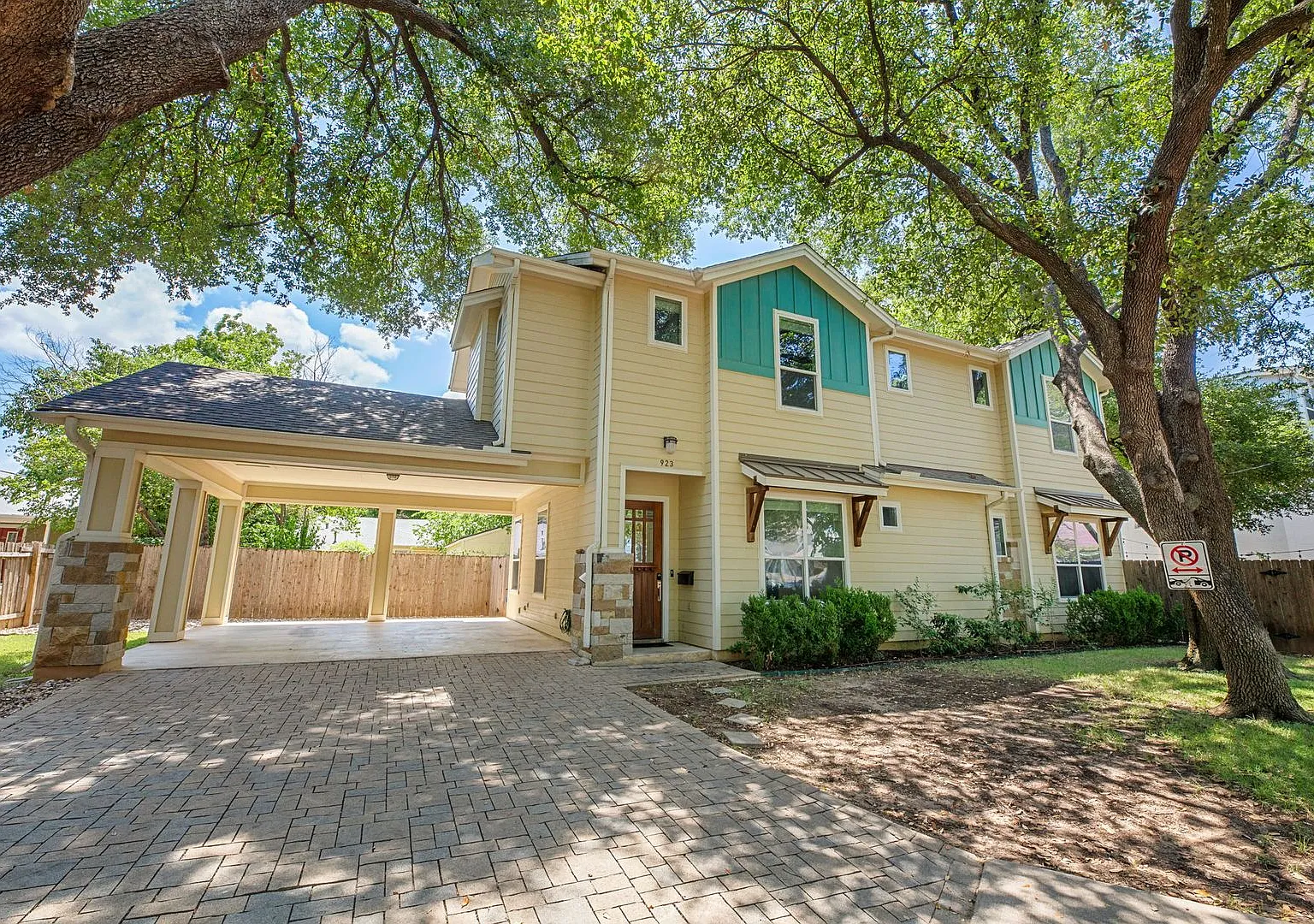 Ut Pre-Lease: Central Austin 6-Bedroom Home With High-End Finishes & Large Fenced Turf Yard — Photo 3