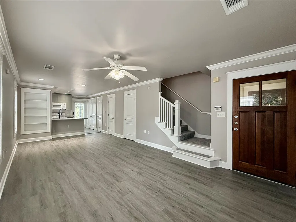 2 bed, 2.5 bath, 1052 sqft, $1,600 — Photo 3