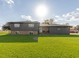 617 West St, Dysart, IA 52224