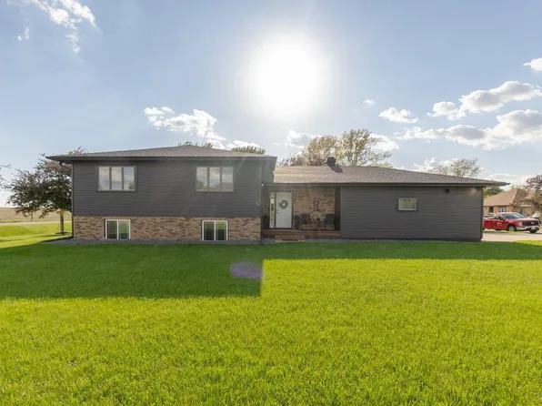 617 West St, Dysart, IA 52224