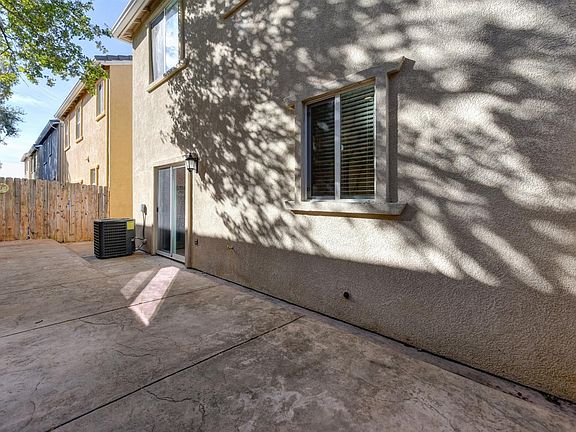 4th image of 721 Loomis Cir