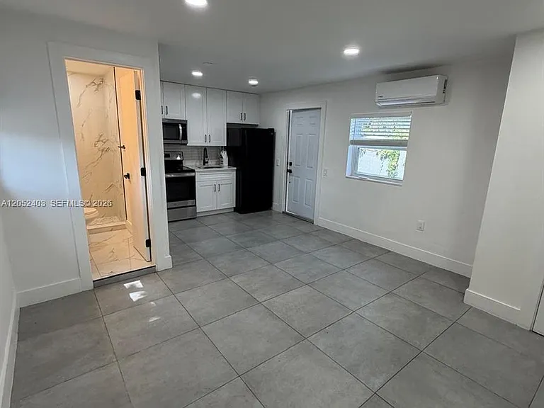 1933 Washington St #1935-B — Photo 2