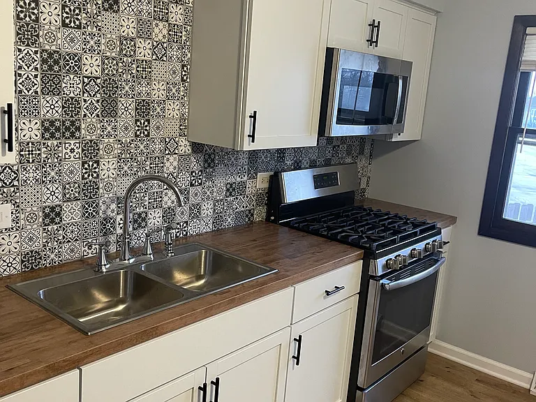 5 Thomas Ct #1E — Photo 2