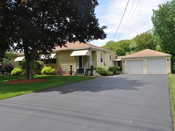 2nd image of 1105 Willowbrook Rd