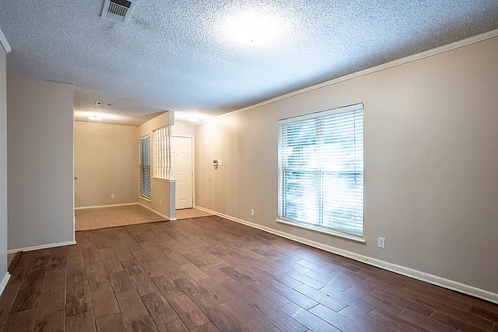2 bed, 1.0 bath, 1113 sqft, $1,395 — Photo 4