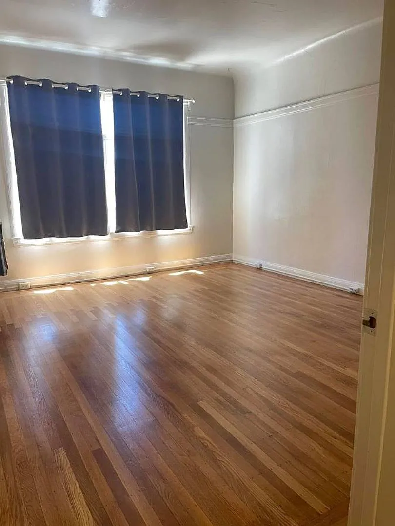 2514 Piedmont Ave — Photo 1