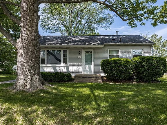 2nd image of 612 3rd Ave