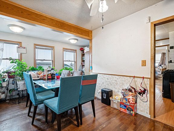 4th image of 23 Walter St SE