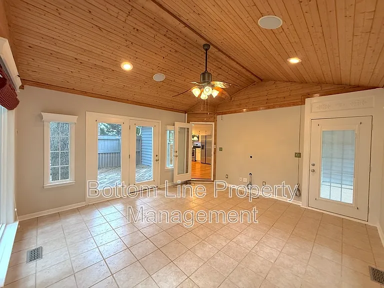 317 Treeline Dr — Photo 9
