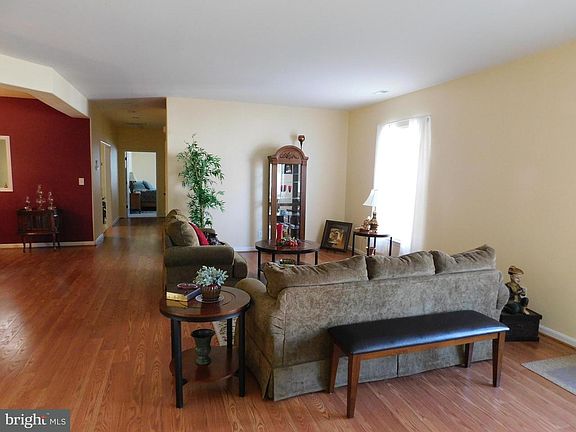 3rd image of 9508 Airdrie Ln