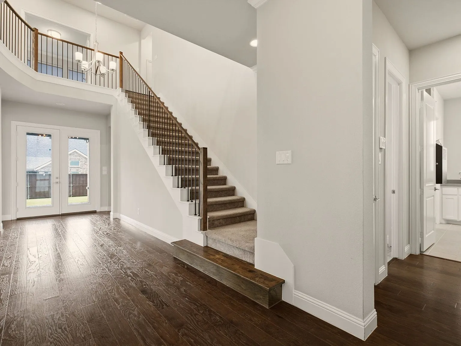 4 bed, 6.0 bath, 4187 sqft, $5,200 — Photo 2