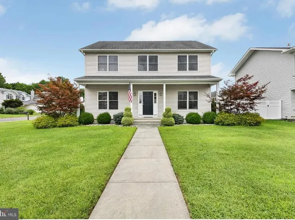 16 New Mills Dr, Pemberton, NJ 08068