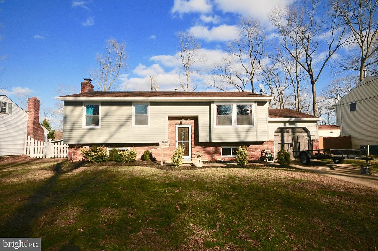 1610 Pin Oak Rd photo 1