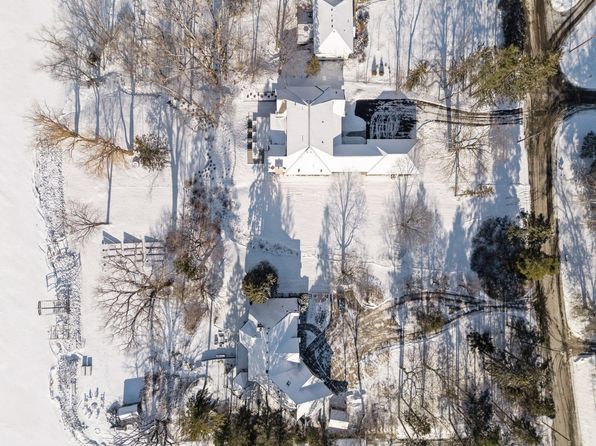 331 Park Ave, Mahtomedi, MN 55115
