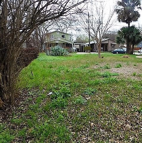 2nd image of 2302 Santa Rosa St