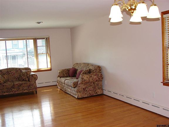 3rd image of 9 Vine St