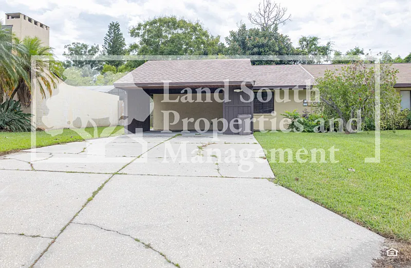 331 Lake Harris Dr