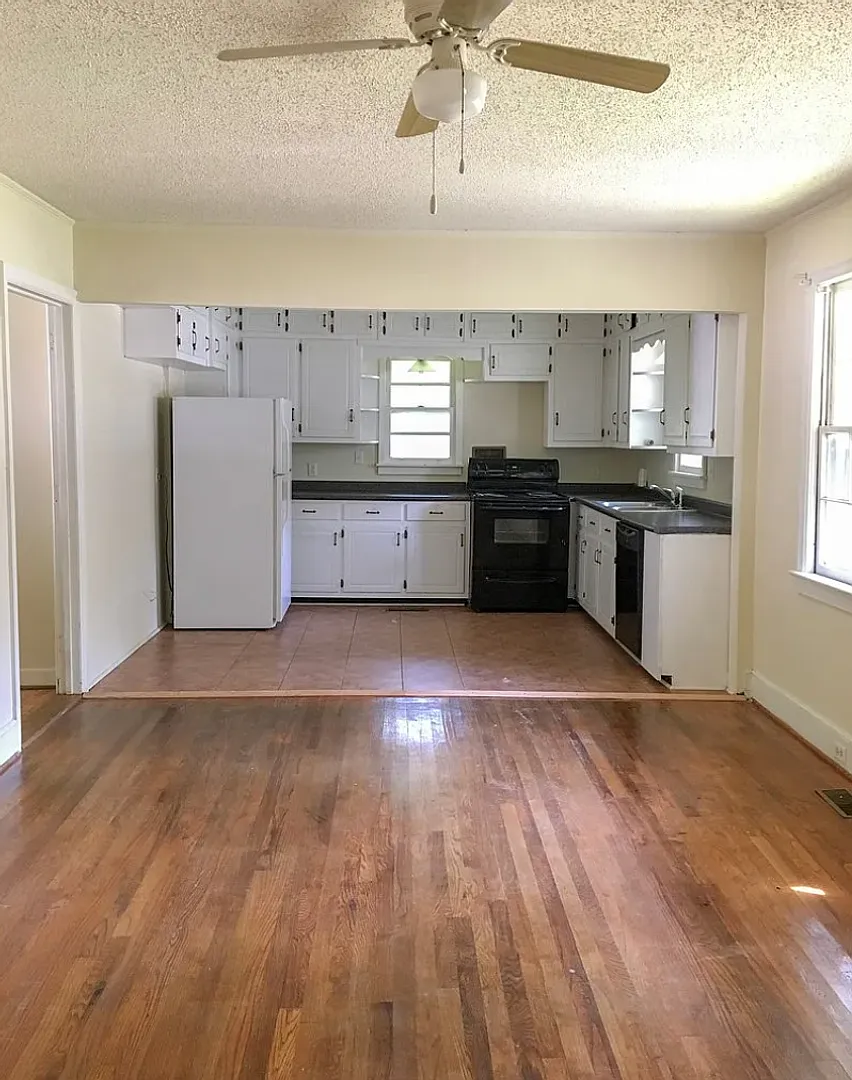 Charming 3-Bed Home in Forest Acres Spacious & Conveniently Located! — Photo 4