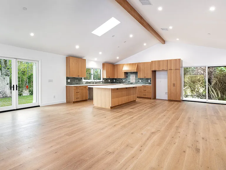 4285 La Salle Ave — Photo 2