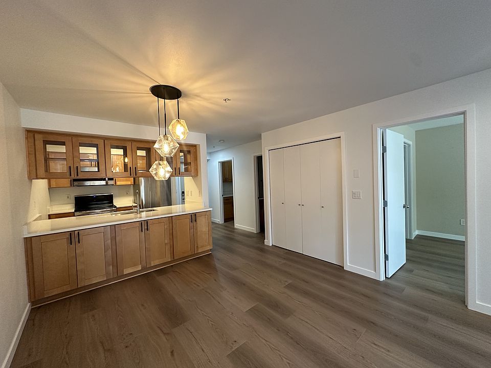 1st image of 12345 Roosevelt Way NE APT 203