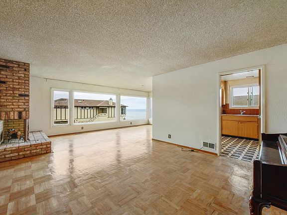5th image of 28 Longview Dr