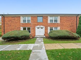 805 Hickory St, Lemont, IL 60439