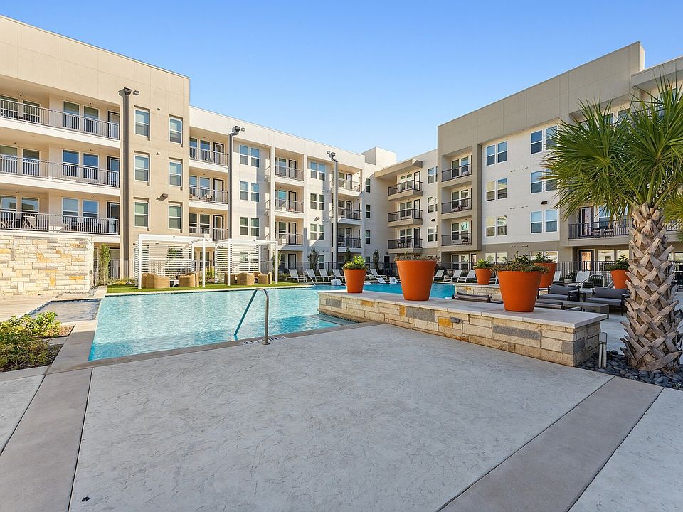 Make the most of our resort-style swimming pool with ample walking room