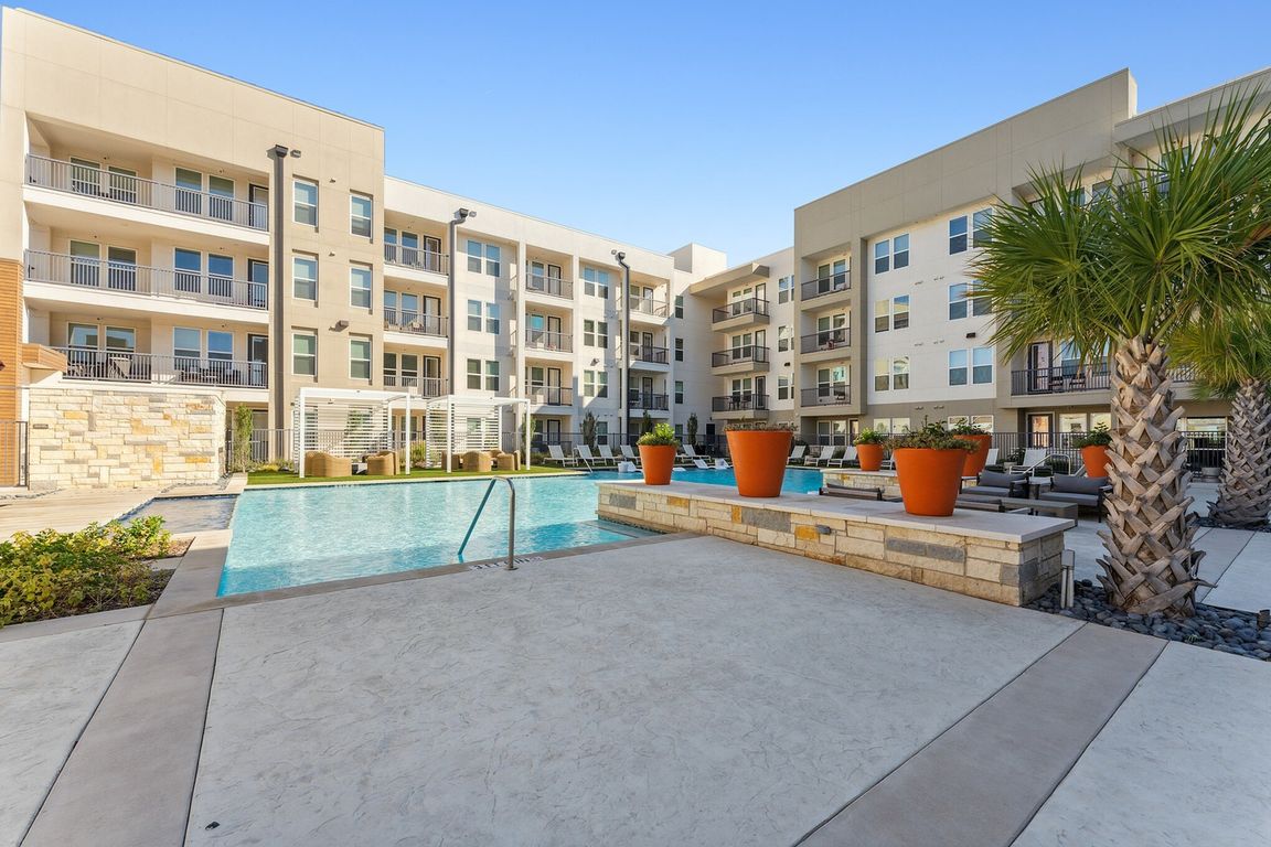 Make the most of our resort-style swimming pool with ample walking room