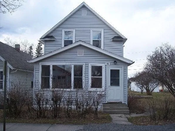 610 9th St, International Falls, MN 56649