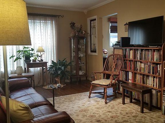 3rd image of 111 Herzog St