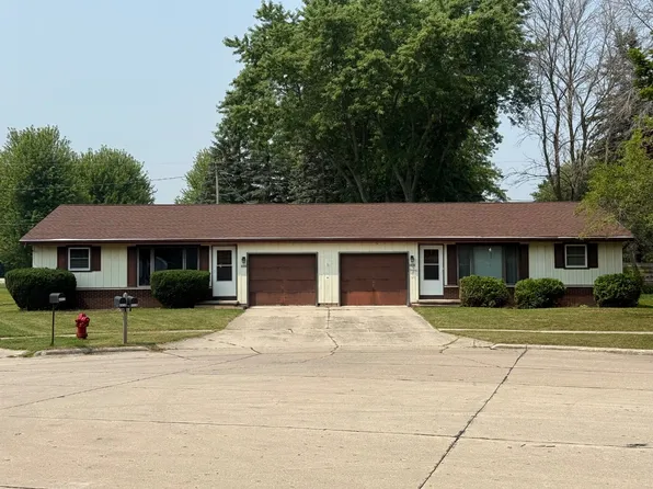 4438 Just Ct, Manitowoc, WI 54220