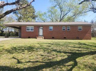 2632 Christmasville Rd, Jackson, TN 38305