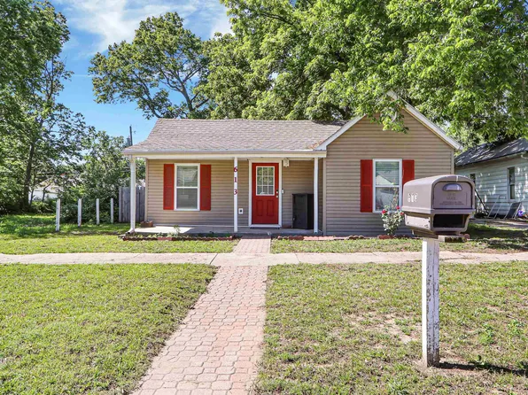 613 W 9th St, Junction City, KS 66441