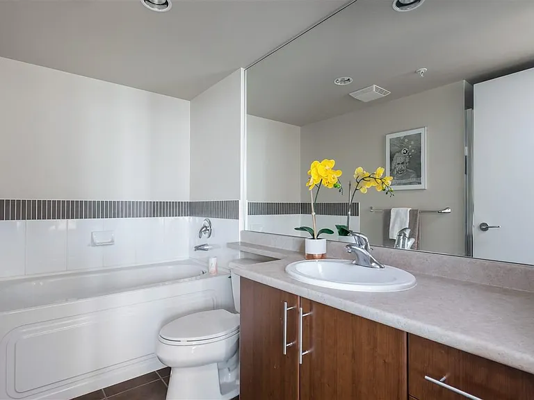 125 Milross Ave — Photo 6