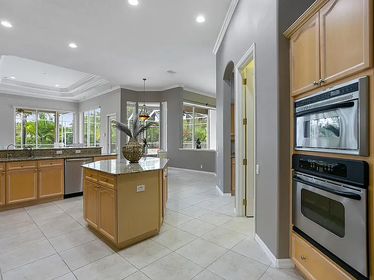 19841 Strathmore Pl — Photo 30