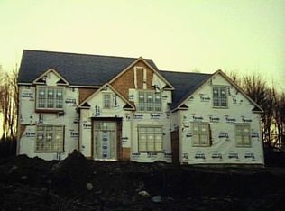 40 Far Horizon Dr, Newtown, CT 06482