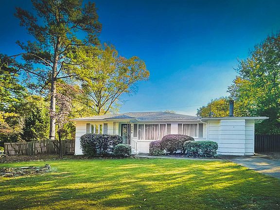 2nd image of 420 Cloudland Dr