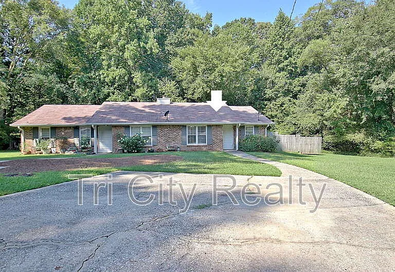 150 Chase Ct — Photo 1