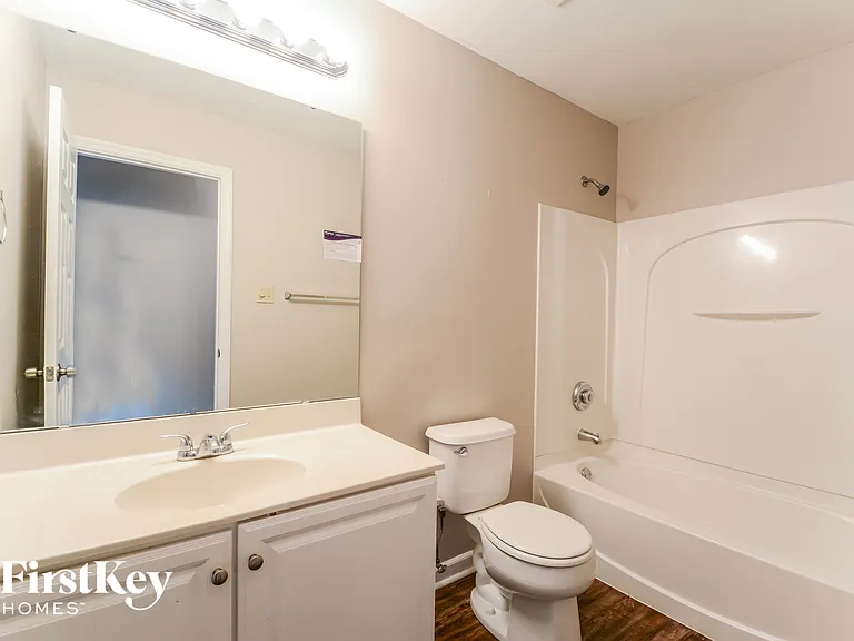218 Greenshire Ln — Photo 13